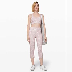 Lululemon Wunder under crop high rise 21" shadow leaf light Ivory size 6